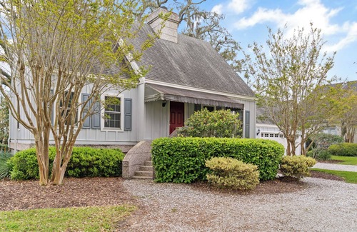 King City House | Close to the Village with an easy walk to restaurants, shops and Pier