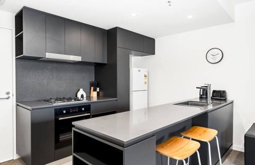 Toowong Apartment | Close to UQ + Carpark, Modern 1BR Apt w/Views