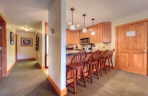 Crested Mountain Village Condo | Close Walk to Slopes, Great views, Hot Tub