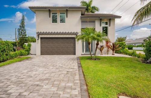 Naples Park House | Close2Beach, Sleeps 11, Pool, Firepit, Bikes, Patio