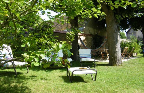 Savigne-sur-Lathan Bed & Breakfast | Closerie La Fontaine
