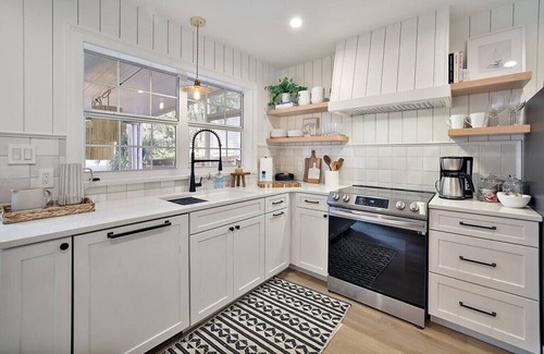 Mount Dora House | Closest Stay to Downtown Mt Dora - Renovated - Walk Everywhere - 5-Star Reviews
