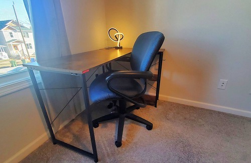 Wilmington House | Closest to Greenfield Concerts: Huge yard for pups, Comfy, Workstation, sleeps 7