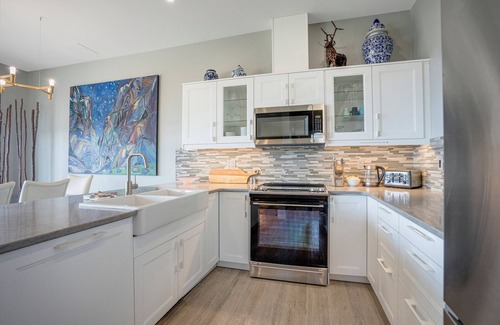 Silver Star Mountain Hotel | Closest to the Gondola – Spacious 3-Bedroom Property w/Hot Tub, Ski-In/Ski-Out & Stunning Views