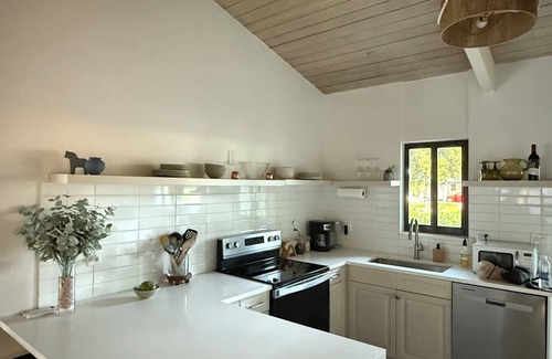 West Palm Beach House | CloseTo Downtown- Cold Plunge -Mini Golf- Sleeps 10- Floor to Ceiling Windows