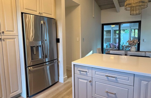 West Palm Beach House | CloseTo Downtown- Cold Plunge -Mini Golf- Sleeps 10- Floor to Ceiling Windows