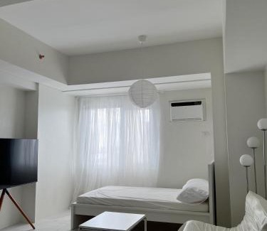 Bagumbayan Hotel | Cloud Space Studio near Eastwood