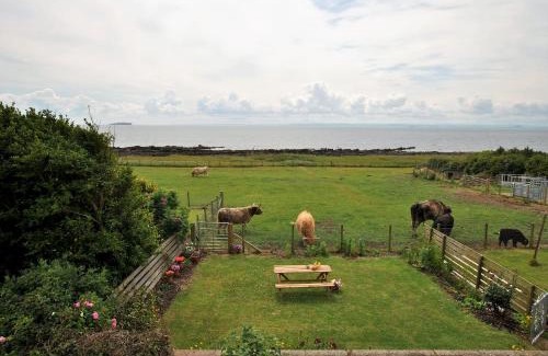 Anstruther House | Clover Cottage countryside retreat with sea views