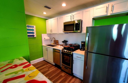 Mexico Beach House | Clown Fish Cottage - Pet Friendly with King Bed