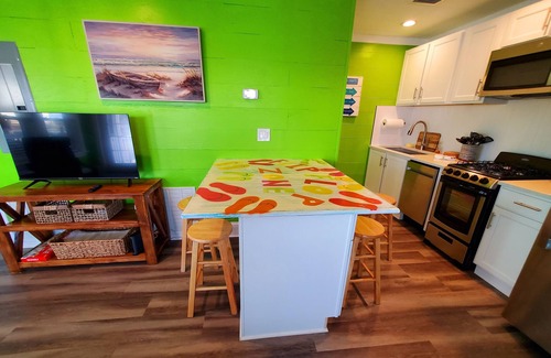 Mexico Beach House | Clown Fish Cottage - Pet Friendly with King Bed