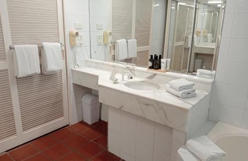 Port Douglas Apartment | Club Tropical Resort - Official Onsite Reception & Check In
