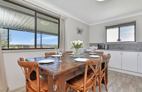 Lovedale Cottage | Clydesdale Cottage on Talga with real Clydesdale Horses