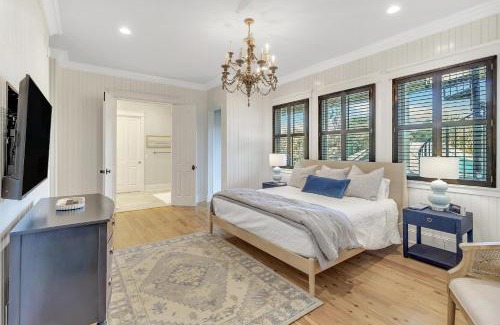 Isle of Palms House | CM3008: 3008 Cameron Blvd.