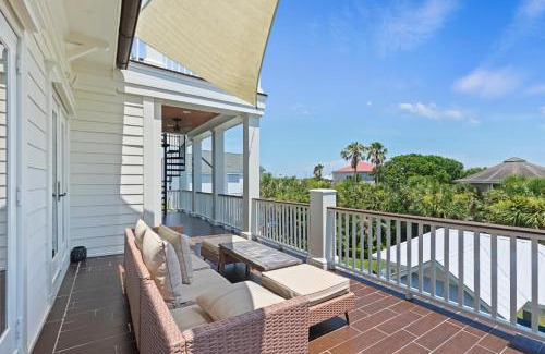 Isle of Palms House | CM3008: 3008 Cameron Blvd.