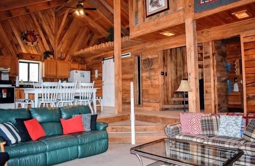 Old Timberline House | CM49-Rustic Cabin in the Woods! Hot tub, Fire Pit!