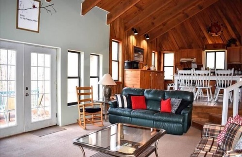 Old Timberline House | CM49-Rustic Cabin in the Woods! Hot tub, Fire Pit!