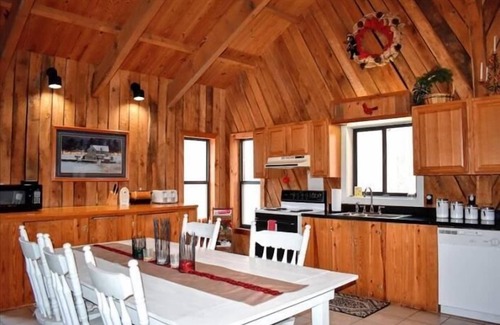 Old Timberline House | CM49-Rustic Cabin in the Woods! Hot tub, Fire Pit!