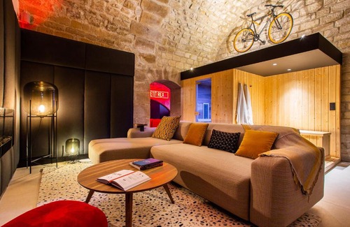 Arsenal Apartment | CMG - Place des Vosges