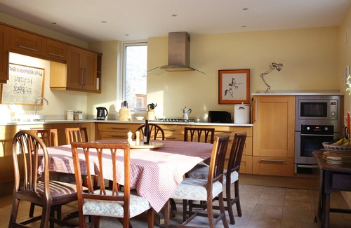 Tomhaggard House | Coach house sleeping 8 in historic yard near gorgeous beaches .