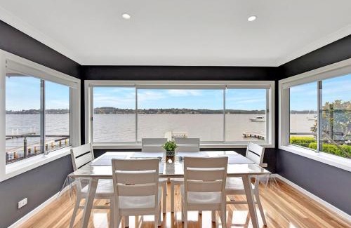 Coal Point House | Coal Point Absolute Waterfront