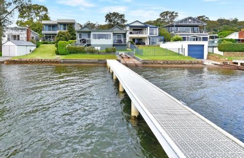 Coal Point House | Coal Point Absolute Waterfront