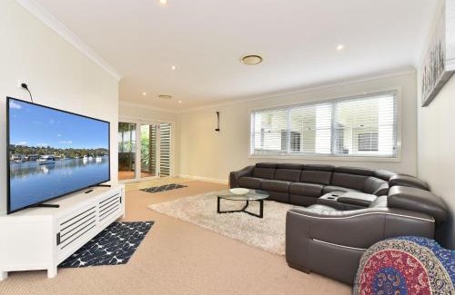 Coal Point House | Coal Point Absolute Waterfront