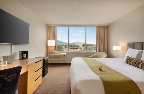 Chilliwack Proper Village West Hotel | Coast Chilliwack Hotel by APA