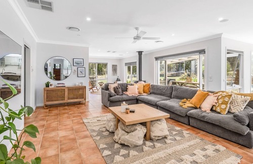Torquay House | Coast Meets Country with Pool and Tennis Court
