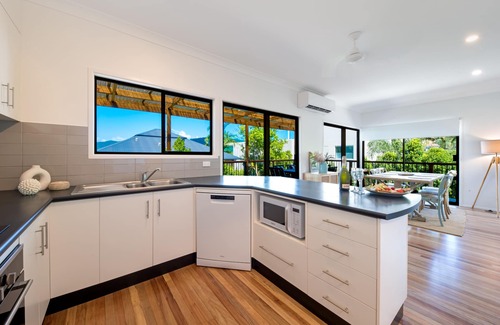 Airlie Beach House | Coastal Beach House, a one minute walk to the Heart of Airlie Beach
