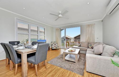 Caves Beach Villa | Coastal Breeze at Caves Beach Villas