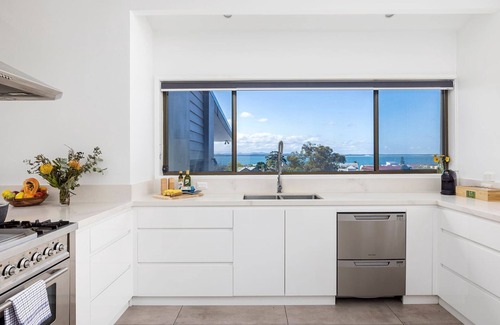 Corlette House | Coastal Breezes – water views, swimming pool, walk to beach