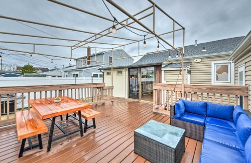 Brigantine House | Coastal Brigantine Cottage Walk to Beaches