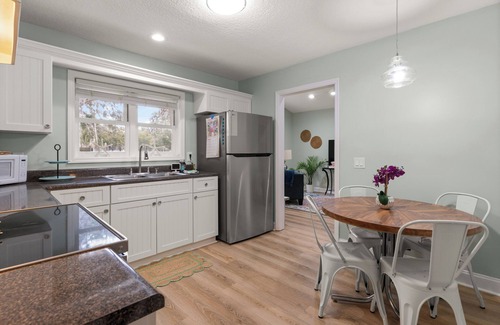 Brunswick House | Coastal Bungalow RIGHT in Downtown
