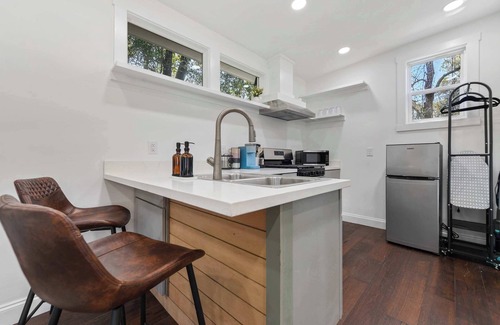 Gulfport Apartment | Coastal Cabana Studio - Close to beach and Mississippi City