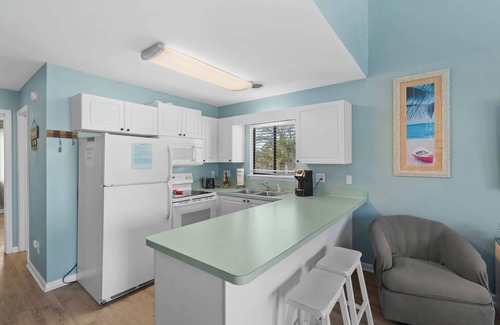 Surfside Beach Condo | Coastal Calm- Pool & Hot Tub (By Beach Star)