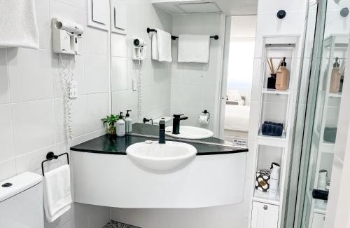 Marcoola Apartment | Coastal Calm Studio - A Private Studio with a Personal Touch