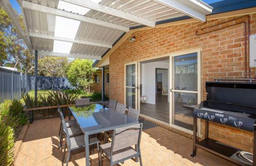Culburra Beach House | Coastal Capers - Pet Friendly - 10 Mins Walk to Beach