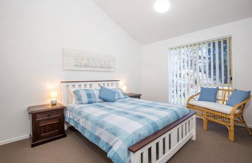 Culburra Beach House | Coastal Capers - Pet Friendly - 10 Mins Walk to Beach