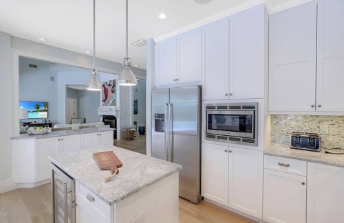 Old Naples House | Coastal Chalet in Olde Naples! Steps to the beach!