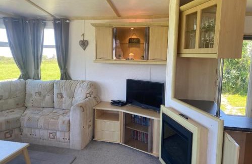 Garn Fadryn House | Coastal Chalet in Tudweiliog- Tyddyn Mawr