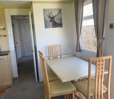 Garn Fadryn House | Coastal Chalet in Tudweiliog- Tyddyn Mawr