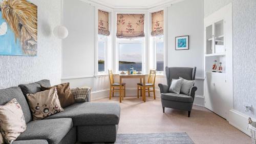 Kilchattan Bay Apartment | Coastal Charm