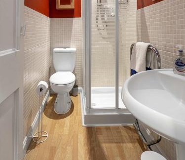 Kilchattan Bay Apartment | Coastal Charm