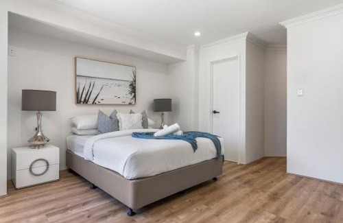 Halls Head House | Coastal Charm: Halls Head Getaway in Mandurah