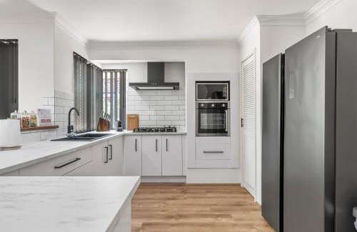 Halls Head House | Coastal Charm: Halls Head Getaway in Mandurah