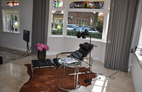 Bergen House | Coastal Comfort & Dutch Charm in the Heart of Artists Village Bergen