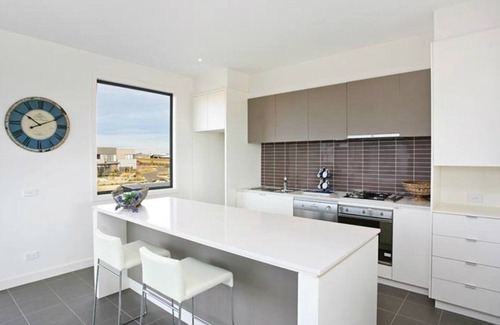 Torquay House | Coastal Comfort- Pool, Golf, Beach + Room for 8+ I Only a short walk to beach
