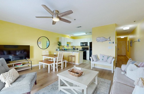 Gulf Place Condo | Coastal condo with free WiFi, on-site pool & hot tub - close to the Gulf sands