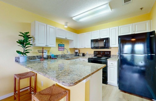 Gulf Place Condo | Coastal condo with free WiFi, on-site pool & hot tub - close to the Gulf sands