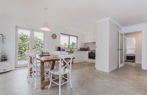Middleton Beach House | Coastal Cottage by the BnB Collection